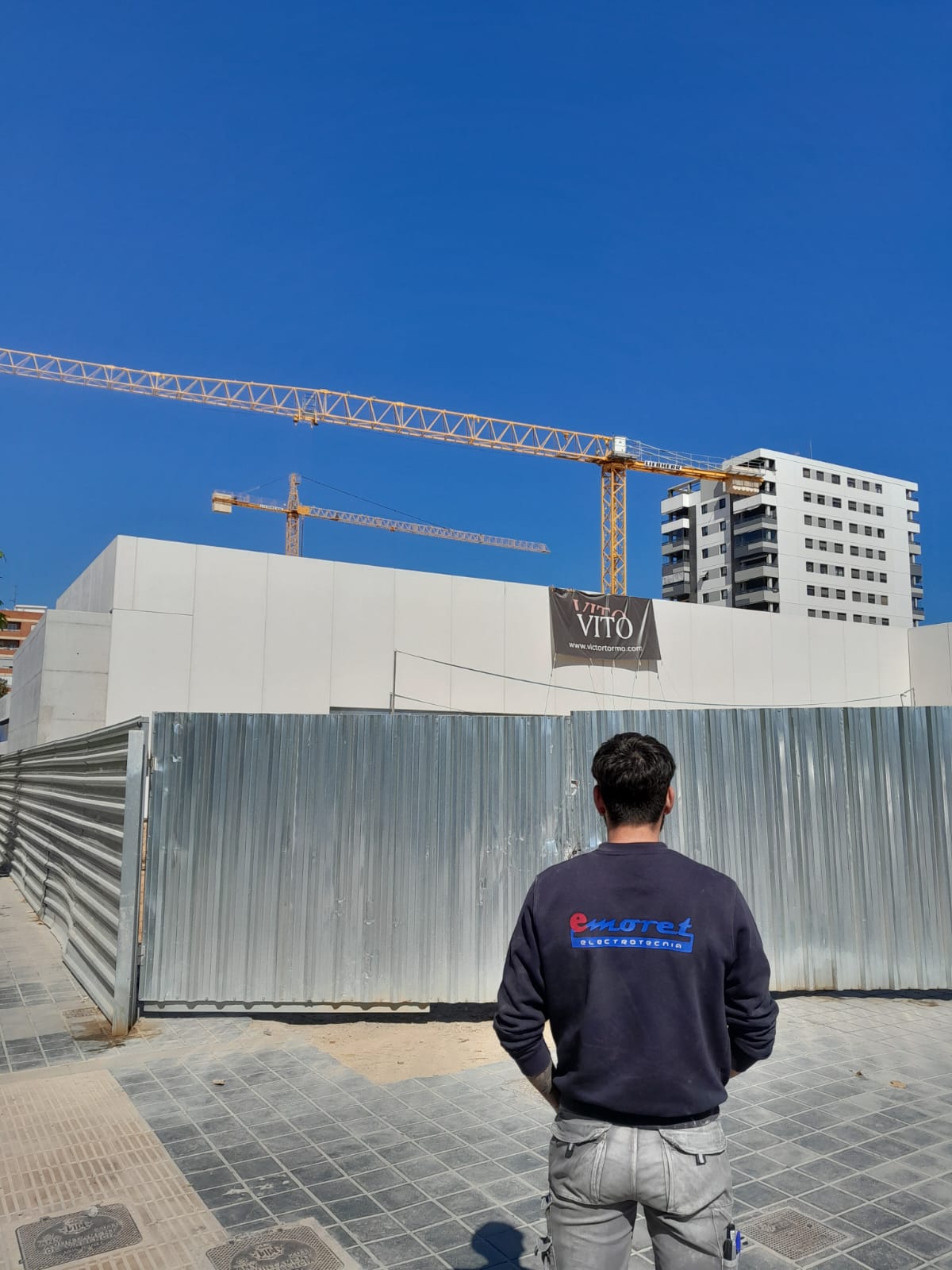 Emoret ejecuta la instalación eléctrica y fotovoltaica del nuevo CEIP 106 de Malilla